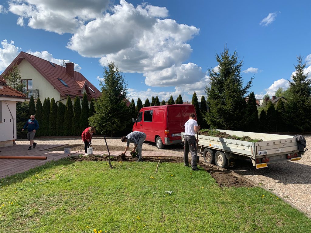 Roboty brukarskie i ogrodowe